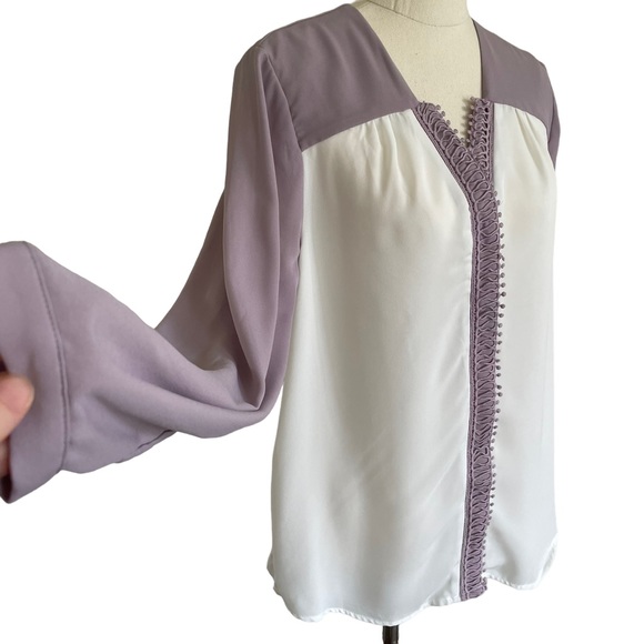 Liz Jordan Tops - LIZ JORDAN Sz10 White and lilac blouse with button front detailing